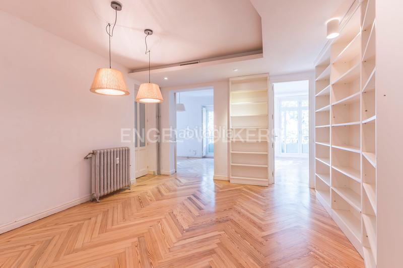 Foto 0fcae57d-63d6-46b6-971b-7e77ce994a30. Lloguer apartament amb calefacció a Jerónimos Madrid