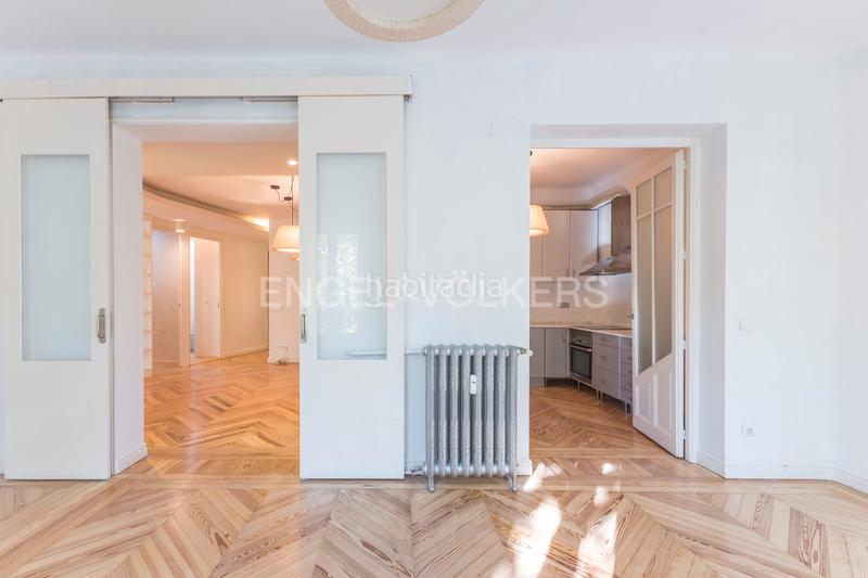 Foto 4d8b7784-64a6-4c5e-810e-6a5d26c5c471. Lloguer apartament amb calefacció a Jerónimos Madrid