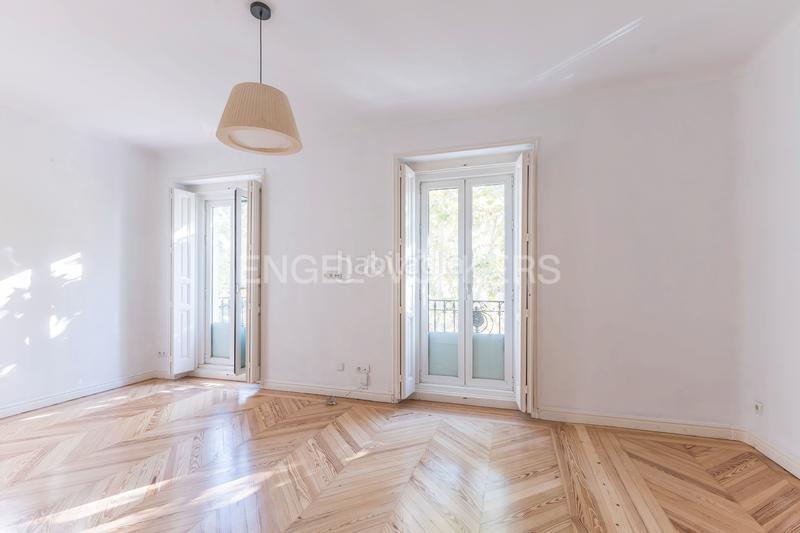 Foto e6a2b415-d407-4fd9-835a-29629ca4c3ae. Lloguer apartament amb calefacció a Jerónimos Madrid