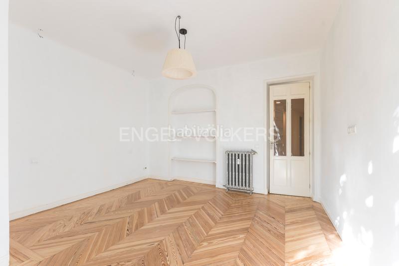 Foto 025ec47a-2dae-46d3-9ad7-53da24f7031b. Rent apartment with heating in Jerónimos Madrid