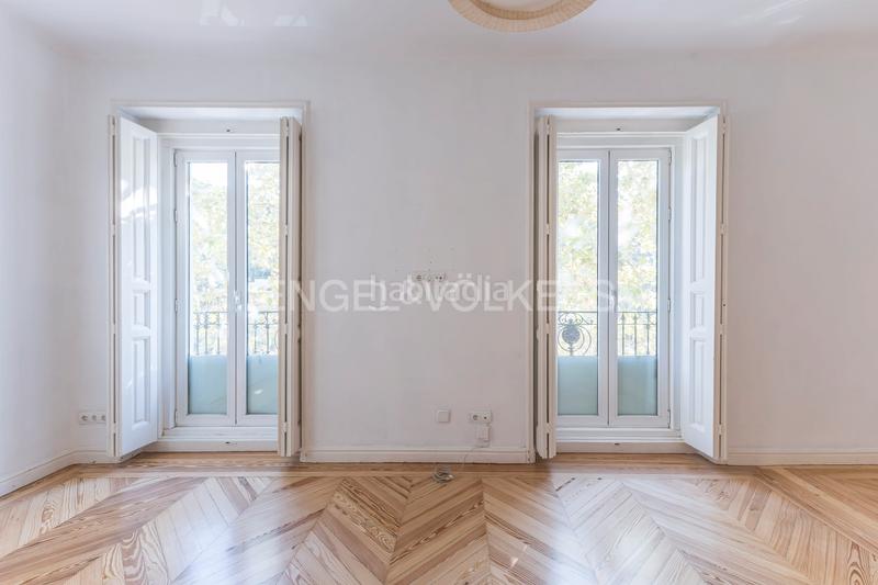 Foto 661feb32-ae4a-4161-9d84-92202039082e. Rent apartment with heating in Jerónimos Madrid