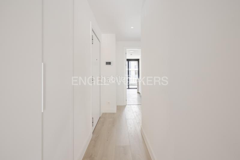 Foto 81bf7dbc-eeac-4f2b-b978-7ac6b7fbfe82. Alquiler apartamento piso en urbanización de lujo río en Madrid