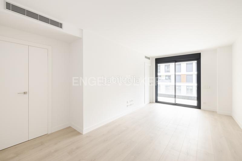 Foto 95d9aad4-a96f-43e4-8fdd-e4aaea304ff6. Alquiler apartamento piso en urbanización de lujo río en Madrid