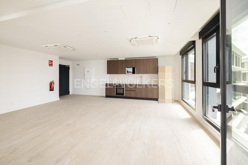 Foto f8677f9c-cffd-48e5-af34-303c35e2b890. Location appartement avec chauffage parking piscine dans Madrid