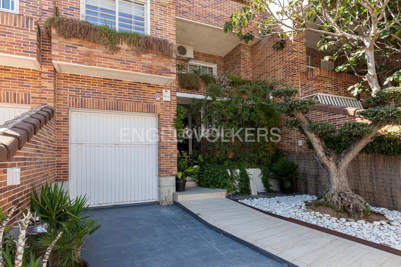 Foto 085557e7-2262-455c-aa2c-2cdbe0ba9d26. Alquiler casa exclusivo chalet en conde de orgaz con piscina y jardines en Madrid