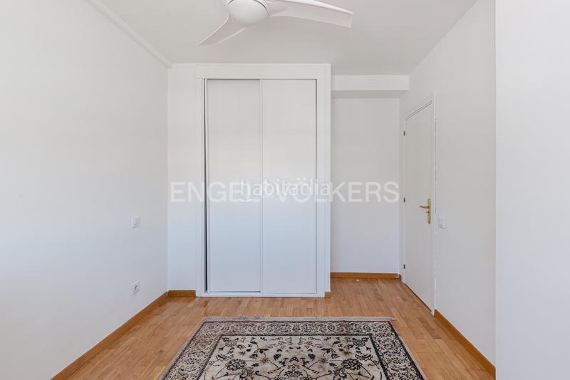 Foto 0ddf365c-fb9a-4f87-af52-477619a57b77. Alquiler casa exclusivo chalet en conde de orgaz con piscina y jardines en Madrid