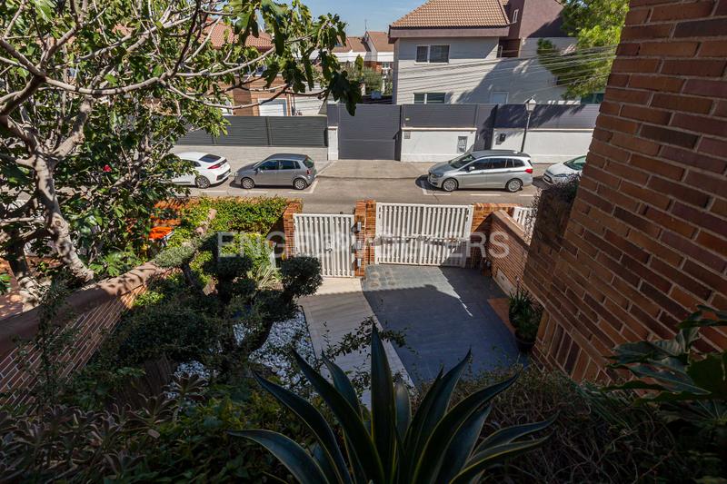 Foto 26d4c1d2-f003-4a16-8084-62215d59a3c6. Alquiler casa exclusivo chalet en conde de orgaz con piscina y jardines en Madrid