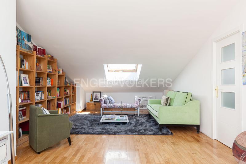 Foto 32ec0d6c-229f-405b-a978-1a3c5f03c4fc. Alquiler casa exclusivo chalet en conde de orgaz con piscina y jardines en Madrid