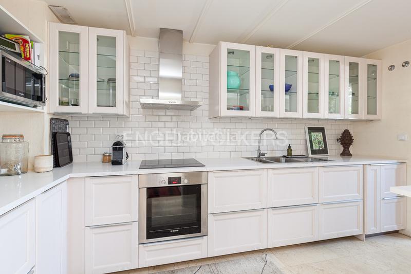 Foto 9467c3ac-5fa7-4f7d-9a15-07860124ec85. Alquiler casa exclusivo chalet en conde de orgaz con piscina y jardines en Madrid