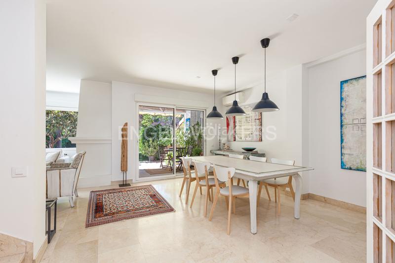 Foto d30e5563-d0c2-42c3-9b26-c5996b1952da. Alquiler casa exclusivo chalet en conde de orgaz con piscina y jardines en Madrid