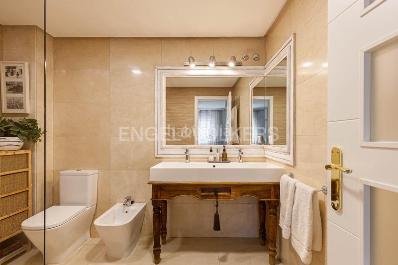 Foto e3fbd1e8-9730-4d81-8133-0e5ef563d8c8. Alquiler casa exclusivo chalet en conde de orgaz con piscina y jardines en Madrid