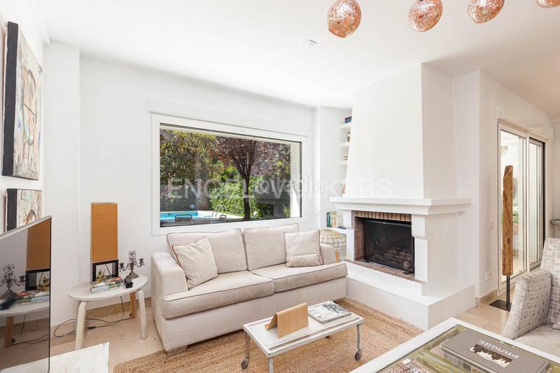 Foto feaf3ae1-3b83-4c1e-bd89-e0c76e92800e. Alquiler casa exclusivo chalet en conde de orgaz con piscina y jardines en Madrid