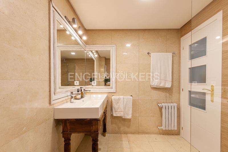 Foto d4c46398-660b-4a8d-b9e8-b47b0e2bd3f3. Lloguer casa amb calefacció aparcament piscina a Madrid