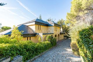 Casa a Abantos-Carmelitas. Chalet unifamiliar en san lorenzo de el escorial
