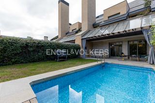 Rent House  Calle mistral. Moderno chalet adosado en la finca