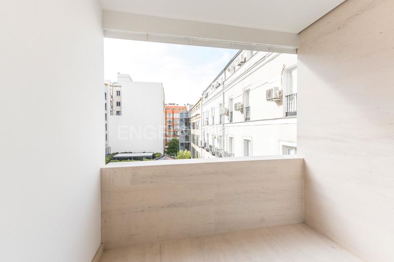 Foto 8fe48017-d8d4-4ace-98df-ad1156dd1634. Lloguer apartament amb calefacció aparcament a Recoletos Madrid