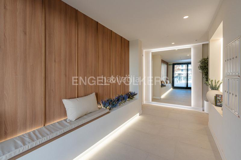 Foto 21728a23-6478-4998-b9c8-e6427faf3b3e. Appartement mit heizung parking pool in urbanización La Moraleja La Moraleja