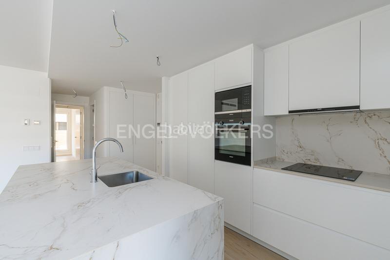 Foto 2b27720a-ec3d-4fdd-be3e-bd542333b59d. Appartement mit heizung parking pool in urbanización La Moraleja La Moraleja