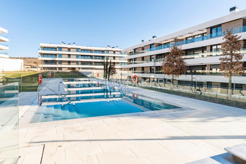 Foto 7b8a2a75-6193-4c3c-ac22-f68f2dc435fa. Appartement mit heizung parking pool in urbanización La Moraleja La Moraleja