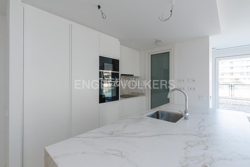 Foto 97d8e293-e354-4dfc-bd0f-b491080103b0. Appartement mit heizung parking pool in urbanización La Moraleja La Moraleja