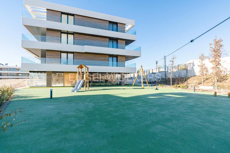 Foto a6e0b5af-8ca7-4401-a1f0-ca0ae582c634. Appartement mit heizung parking pool in urbanización La Moraleja La Moraleja
