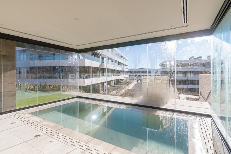 Foto f7f6f4e6-4bea-49ff-8ad0-064a9747c392. Appartement mit heizung parking pool in urbanización La Moraleja La Moraleja