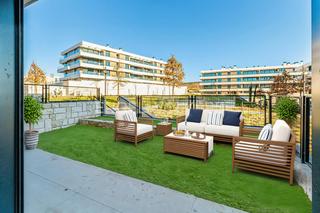 Apartament a Urbanización La Moraleja. Espectacular bajo con jardines privados situado en camino de los