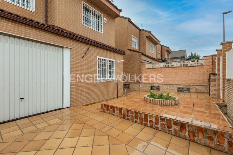 Foto 5c91678b-a745-4133-9ae7-26eb4ccc1623. Location maison avec chauffage parking piscine dans Loeches