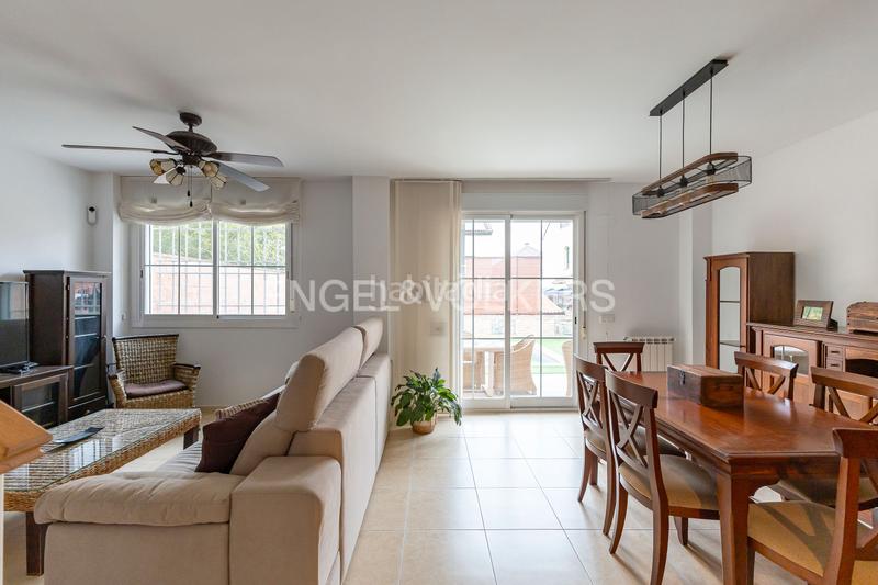 Foto 8c3dbd76-0868-44c2-bcda-5e204374a9e1. Location maison avec chauffage parking piscine dans Loeches