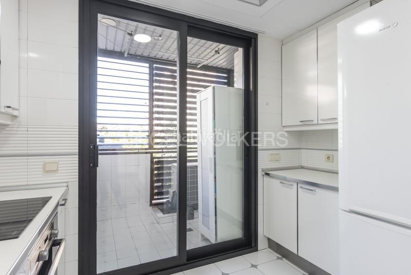 Foto cee47abb-9b33-483a-8f2d-ab5c4f5f6f0f. Alquiler apartamento espectacular apartamento luminoso, con terrazas y garaje en Madrid