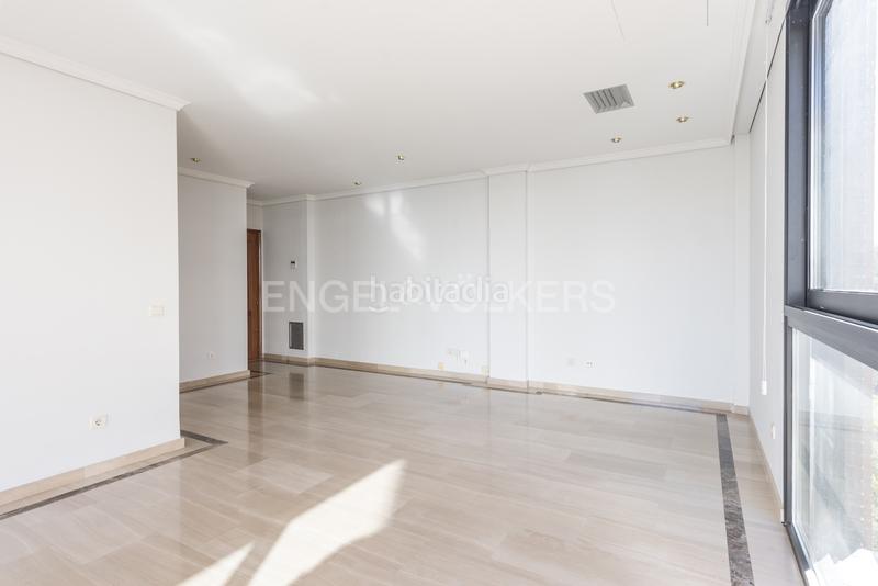 Foto 0e56fdd2-59ad-4d9d-86ad-10373d757f8b. Lloguer apartament amb calefacció aparcament a Nueva España Madrid