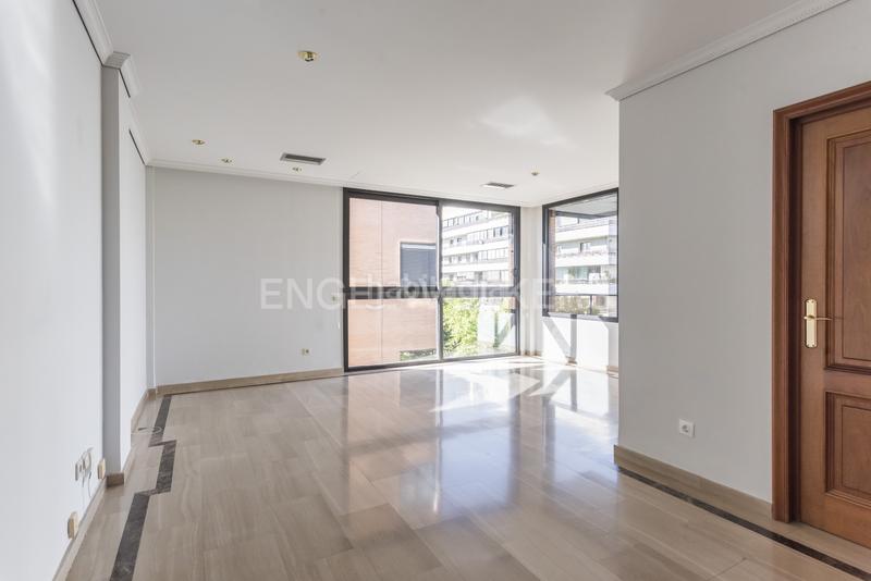 Foto 8402f92d-3a39-4592-93a8-41262a24eff4. Lloguer apartament amb calefacció aparcament a Nueva España Madrid