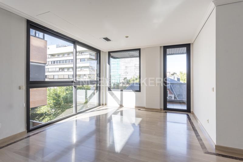 Foto 8698e8d4-9835-41eb-a9a3-5ced2087d68b. Lloguer apartament amb calefacció aparcament a Nueva España Madrid