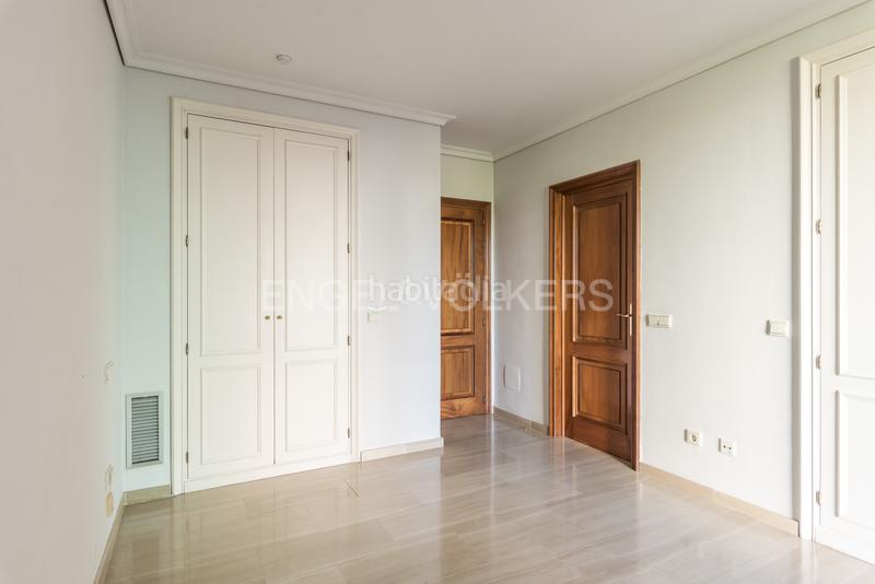 Foto e1cc7431-b20a-418a-a461-63472b62a99f. Lloguer apartament amb calefacció aparcament a Nueva España Madrid