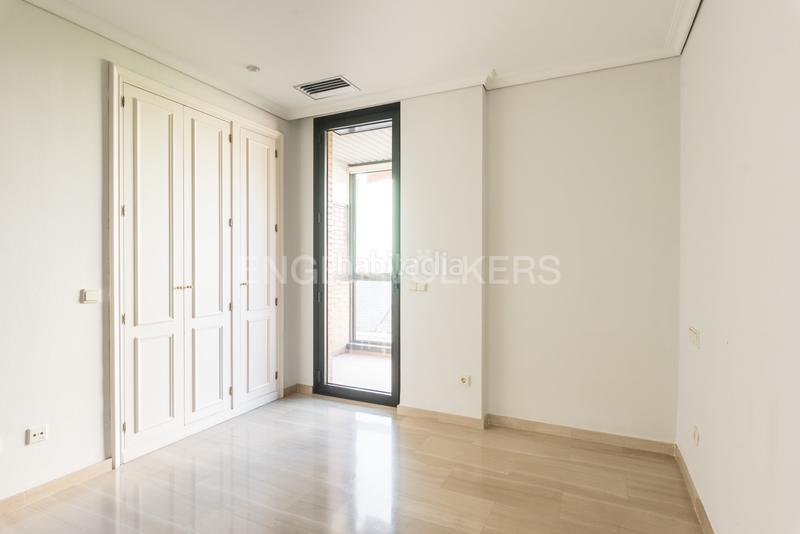 Foto 7c310323-eafe-4d5e-932f-ce332eb94512. Location appartement avec chauffage parking dans Nueva España Madrid