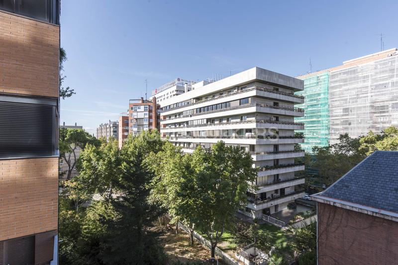 Foto e7f7511e-a6ed-4adb-b679-21ec8d065284. Location appartement avec chauffage parking dans Nueva España Madrid