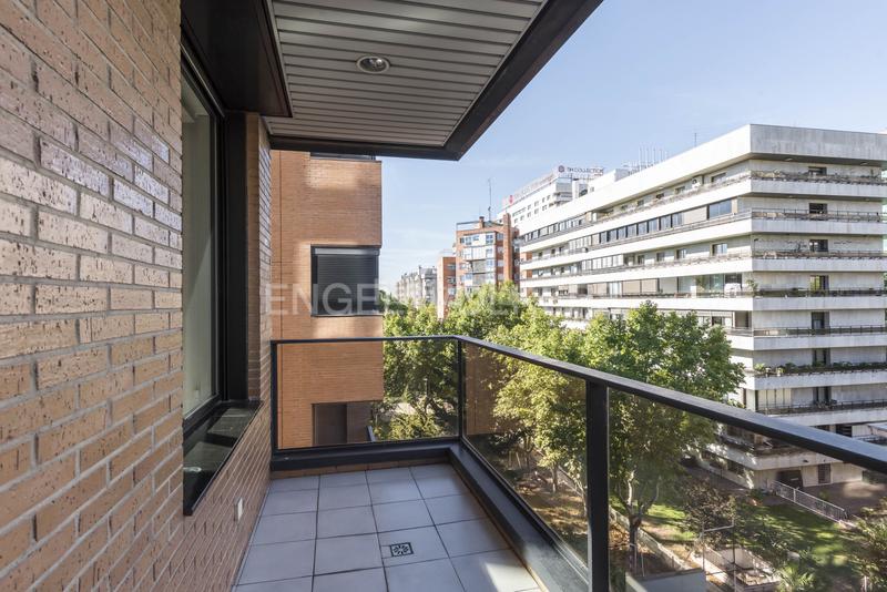 Foto a0ab0a1c-2a06-4bb3-a1de-3d24f9420132. Miete appartement mit heizung parking in Nueva España Madrid