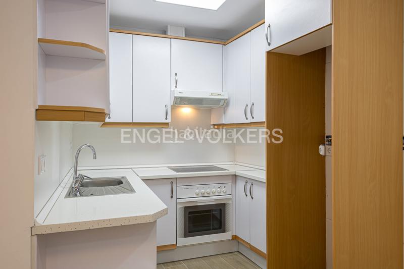 Foto 41a0acde-383b-46a8-8e05-1cb74ddd2df0. Appartement mit heizung in Cortes-Huertas Madrid