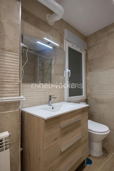 Foto e8e14ef5-80f9-48b0-be05-772a118219fb. Appartement mit heizung in Cortes-Huertas Madrid