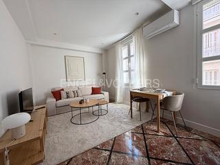 Miete Appartement in Universidad-Malasaña. Apartamento de 1 dormitorio a estrenar y con azotea para corta e