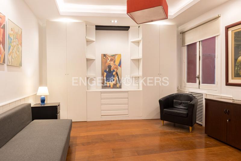 Foto 1ae13412-9268-430d-bbd0-b7c281dda022. Apartamento versátil piso con patio privado en chamberí en Madrid