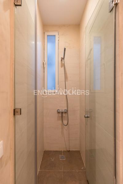 Foto 252254a1-505c-4e20-8d30-fc11de44bab8. Apartamento versátil piso con patio privado en chamberí en Madrid