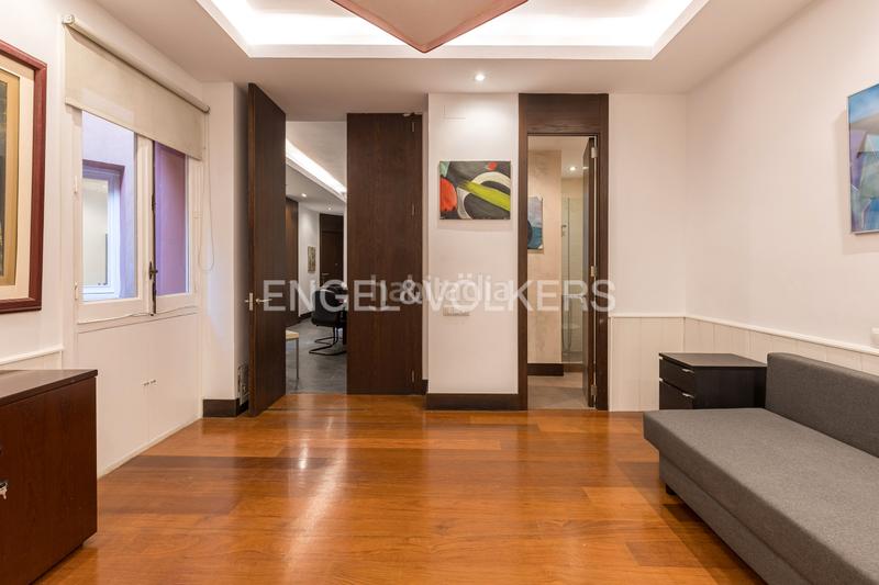 Foto 33b68336-e702-4500-bc36-35dde9ce844c. Apartamento versátil piso con patio privado en chamberí en Madrid