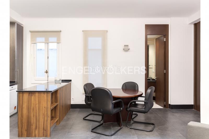 Foto a9c2a825-fb2b-4a37-b95d-f86640052444. Apartamento versátil piso con patio privado en chamberí en Madrid