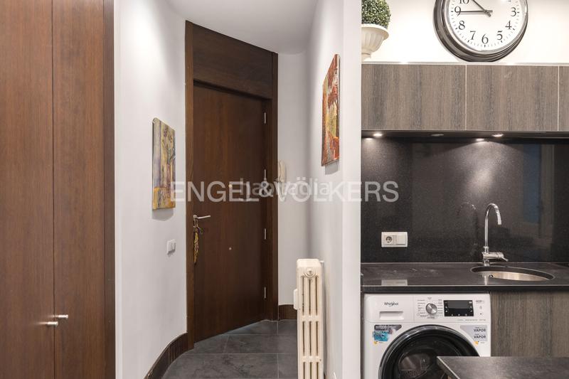 Foto b1d565bf-7e2b-417d-98fc-b4f9d19ac006. Apartamento versátil piso con patio privado en chamberí en Madrid