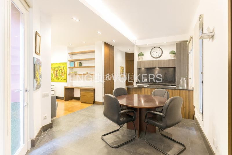 Foto d7ebd51e-ce01-463e-80c5-1fb4345170a5. Apartamento versátil piso con patio privado en chamberí en Madrid