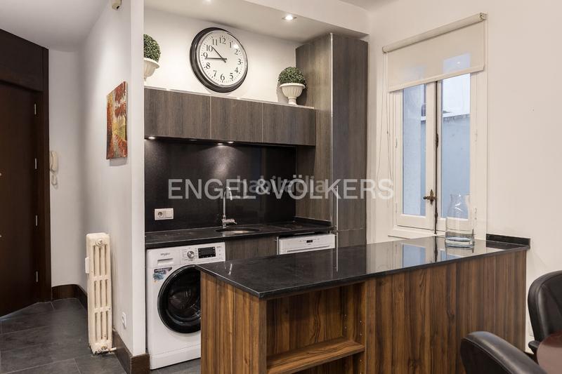 Foto e6d1ebbd-2210-4032-9217-93f89ec25d05. Apartamento versátil piso con patio privado en chamberí en Madrid