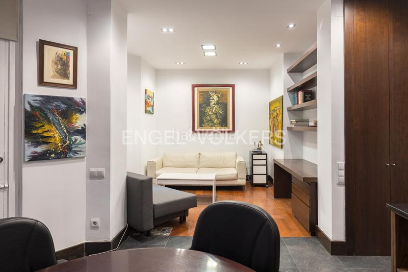 Foto f83f3534-bdac-4772-930d-3b4d2edb14dc. Apartamento versátil piso con patio privado en chamberí en Madrid