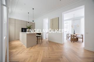 Location Appartement à Justicia-Chueca. Espectacular propiedad de 4 dormitorios con 4 balcones y reforma