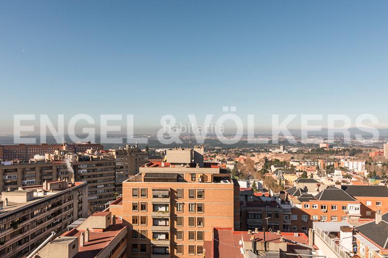 Foto 7d075238-98d6-44a2-9f2e-a64497fab43f. Àtic amb calefacció a Vallehermoso Madrid